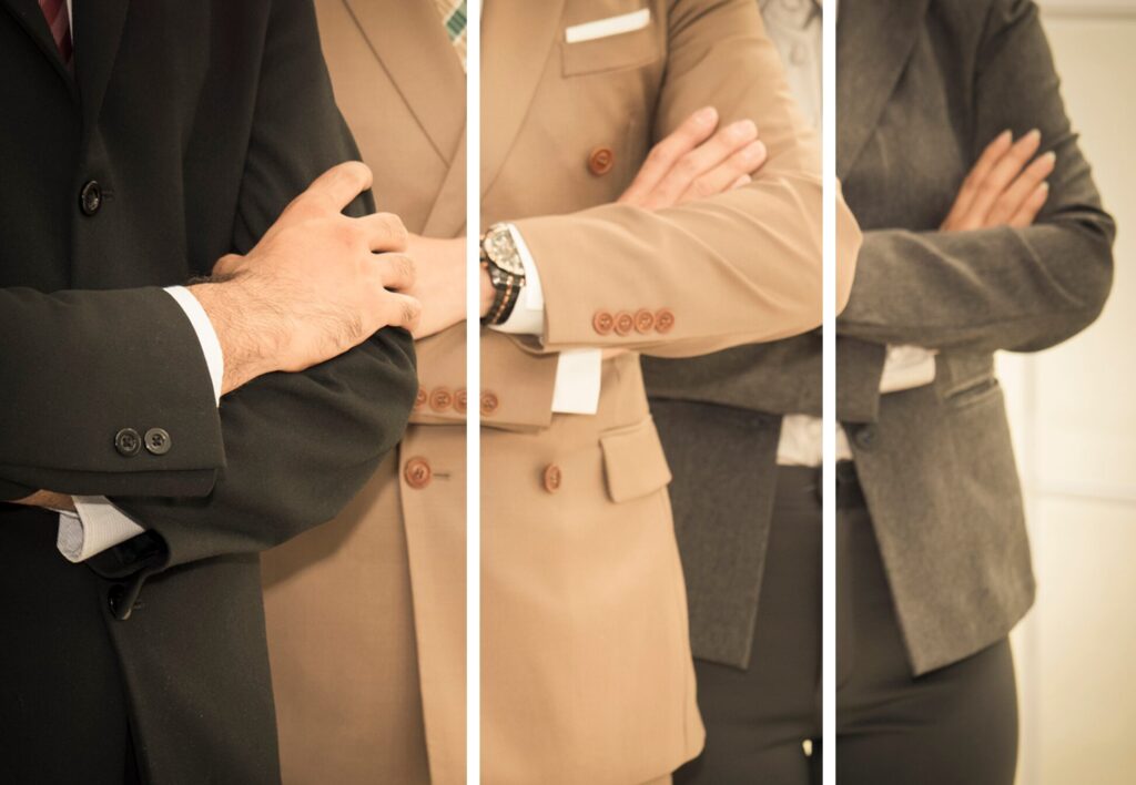 SJコーポレーション株式会社役割にしっかり向かう男性達の様子