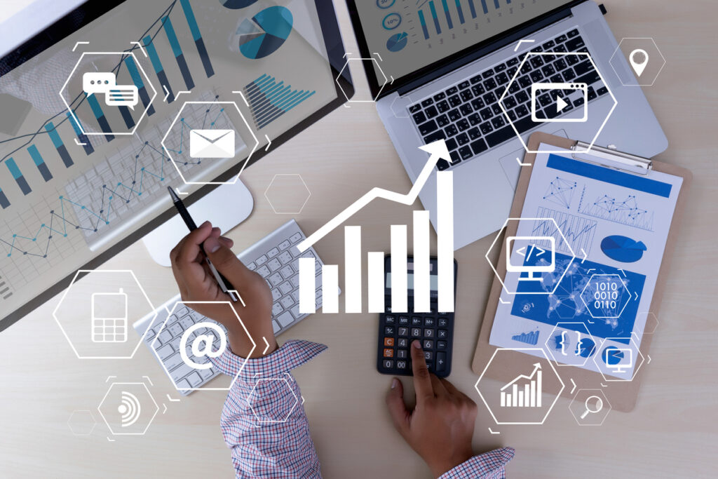 広告運用・媒体の最適化する様子